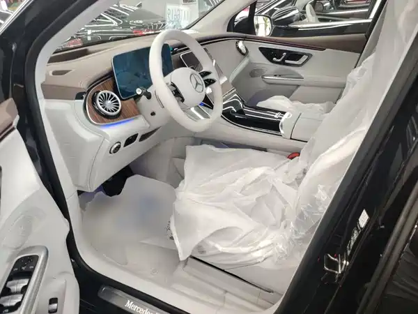 Mercedes-Benz EQE SUV 2026
