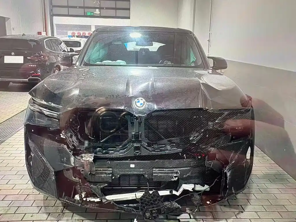 BMW XM 2025 — фото 12