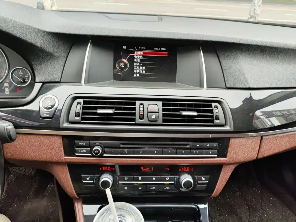 BMW 5 Series 2017 — фото 9
