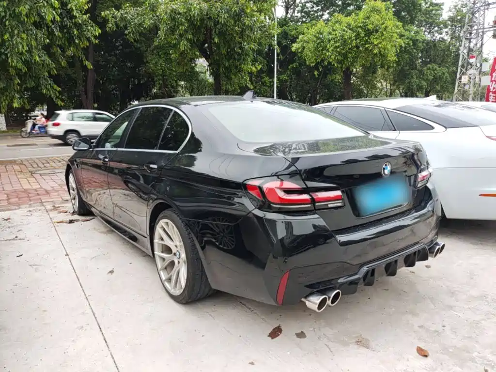 BMW 5 Series 2017 — фото 23
