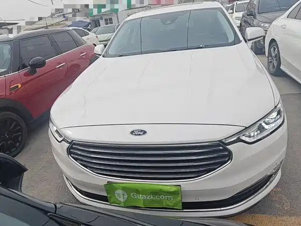 Ford Taurus 2020