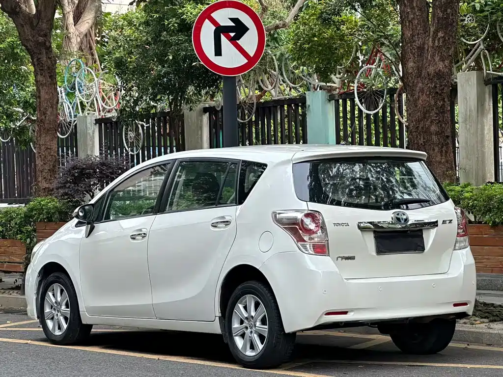 Toyota Verso 2015 — фото 3