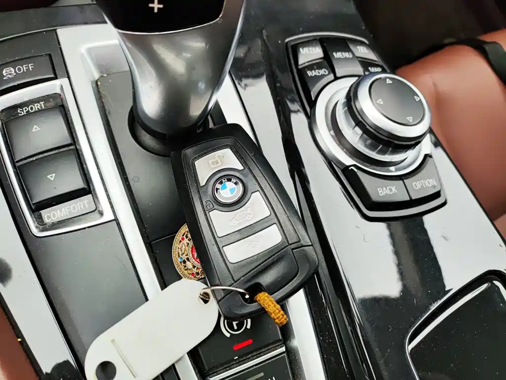 BMW 5 Series 2017 — фото 17