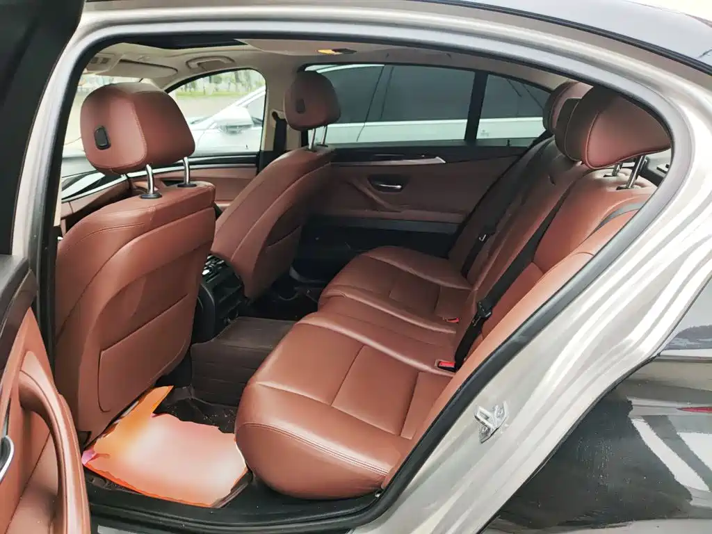 BMW 5 Series 2017 — фото 13
