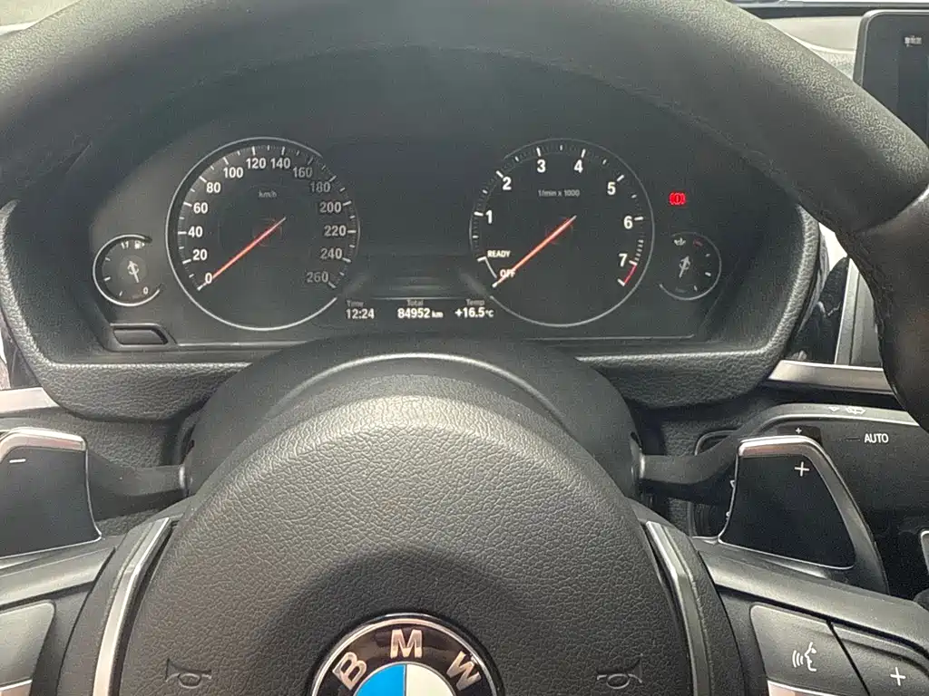 BMW 3 Series 2018 — фото 12