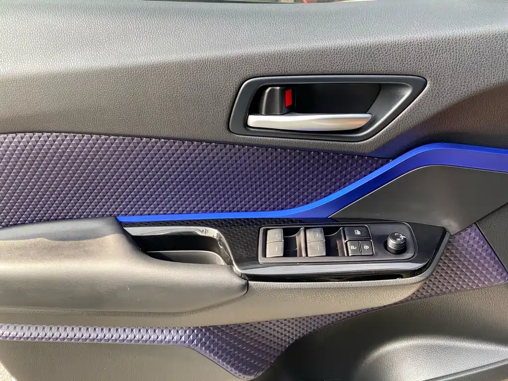 Toyota C-HR 2021 — фото 24