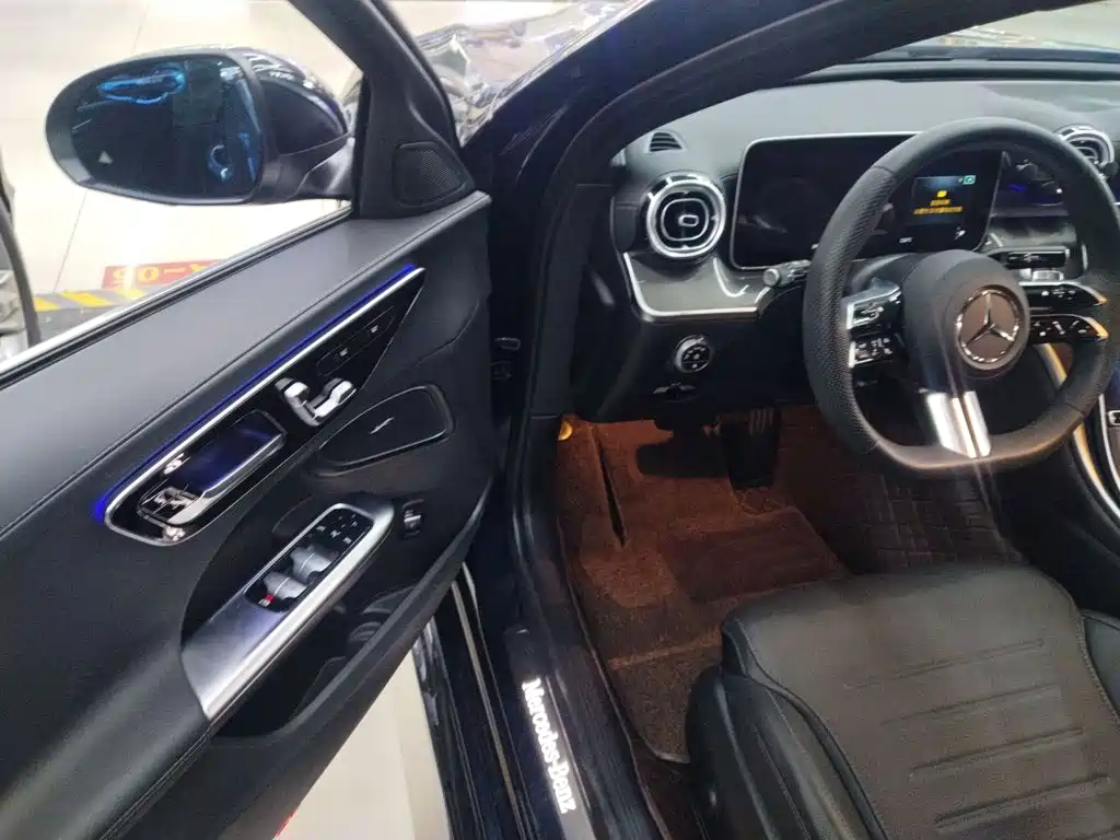 Mercedes-Benz C-Class 2024 — фото 16