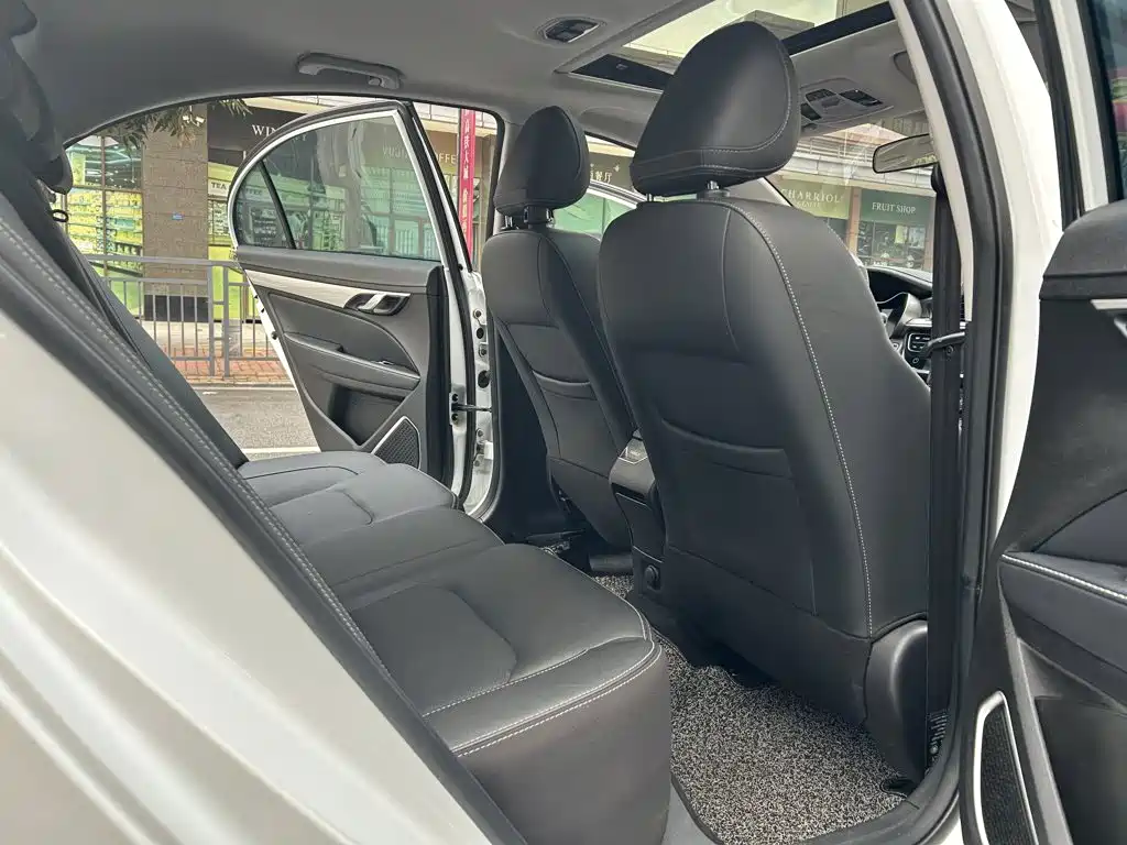 Geely Emgrand 2020 — фото 14