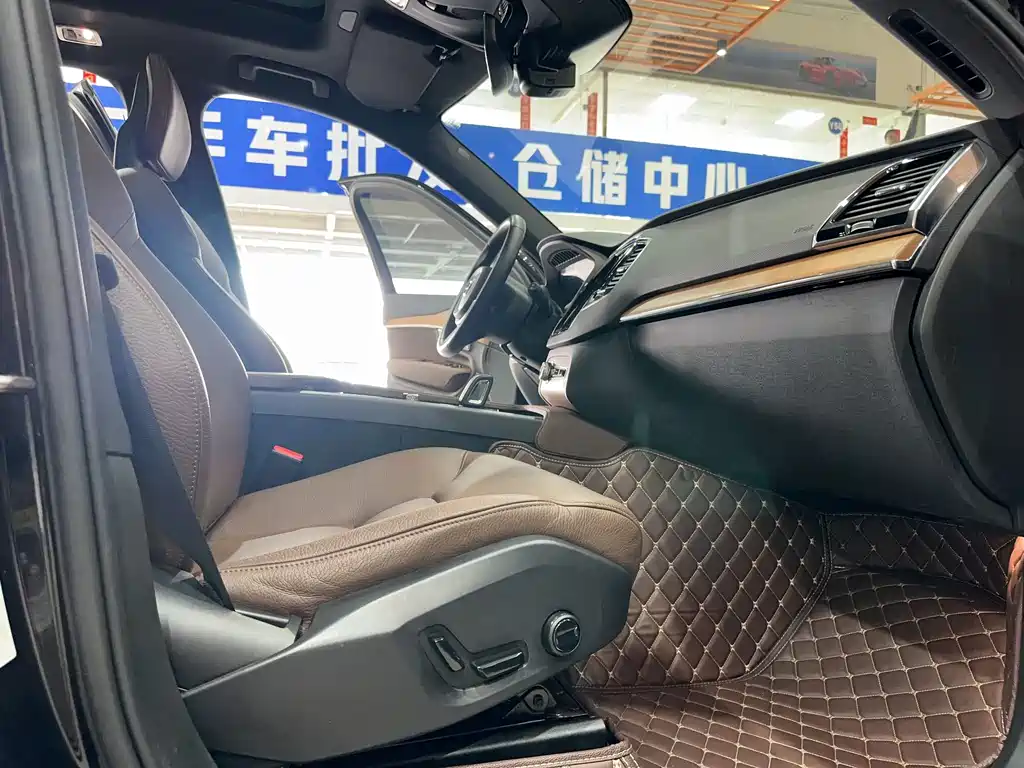 Volvo XC90 2021 — фото 10