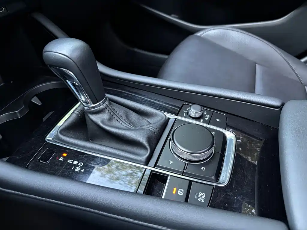 Mazda 3 Axela 2022 — фото 16