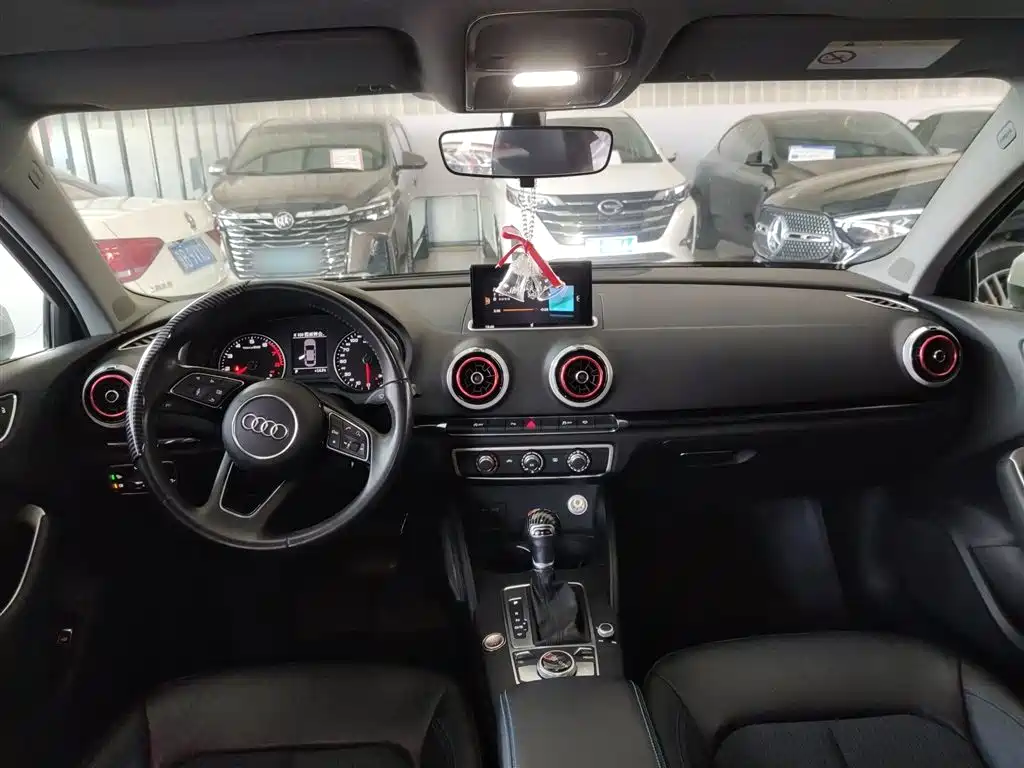 Audi A3 2018 — фото 10