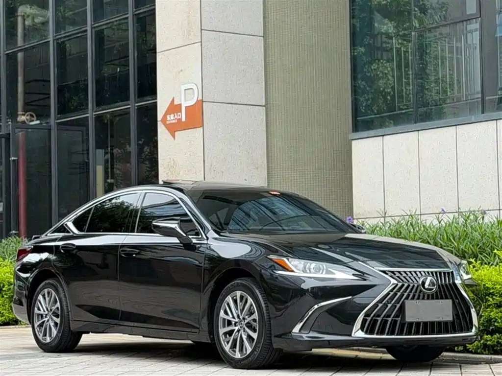 Lexus ES 2024 — фото 1