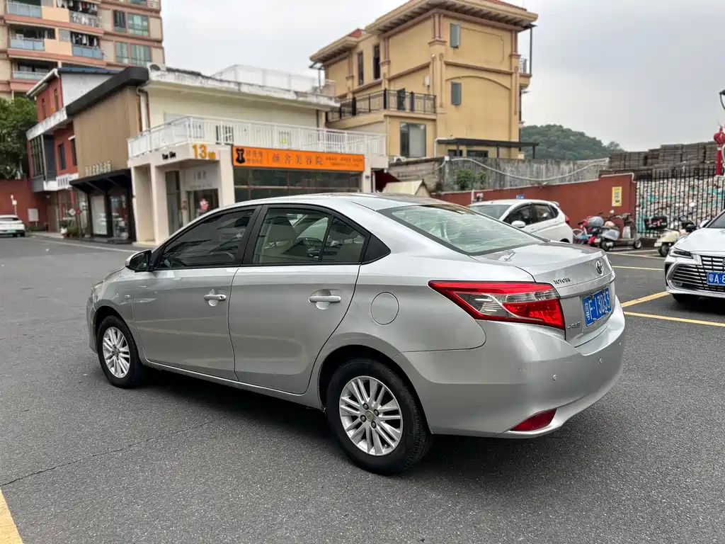 Toyota Vios 2015 — фото 5