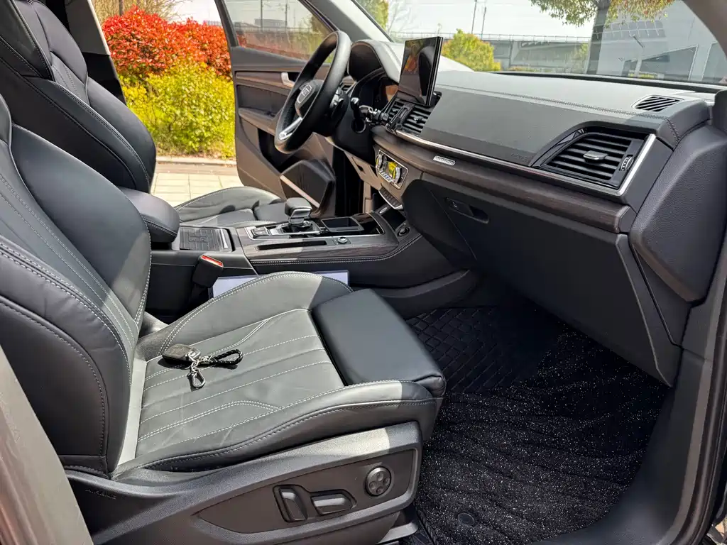 Audi Q5L 2023 — фото 14