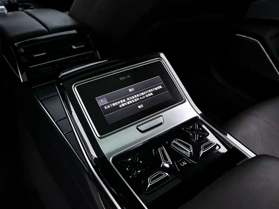 Audi A8 2021 — фото 15