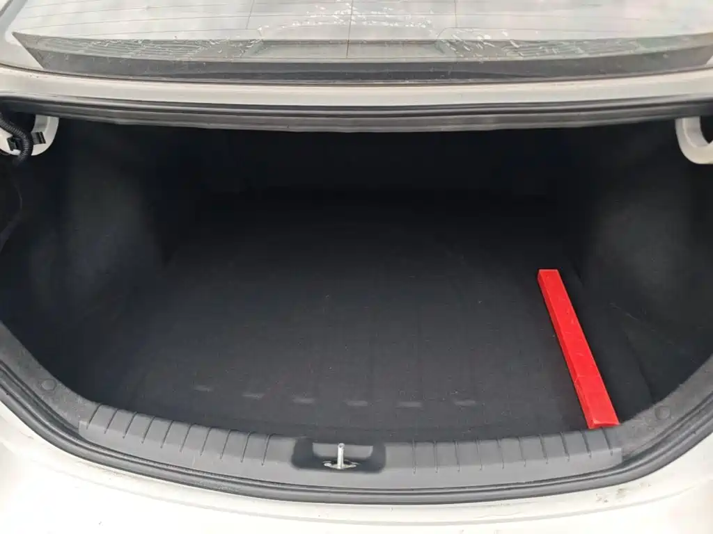 Hyundai Elantra 2019 — фото 19