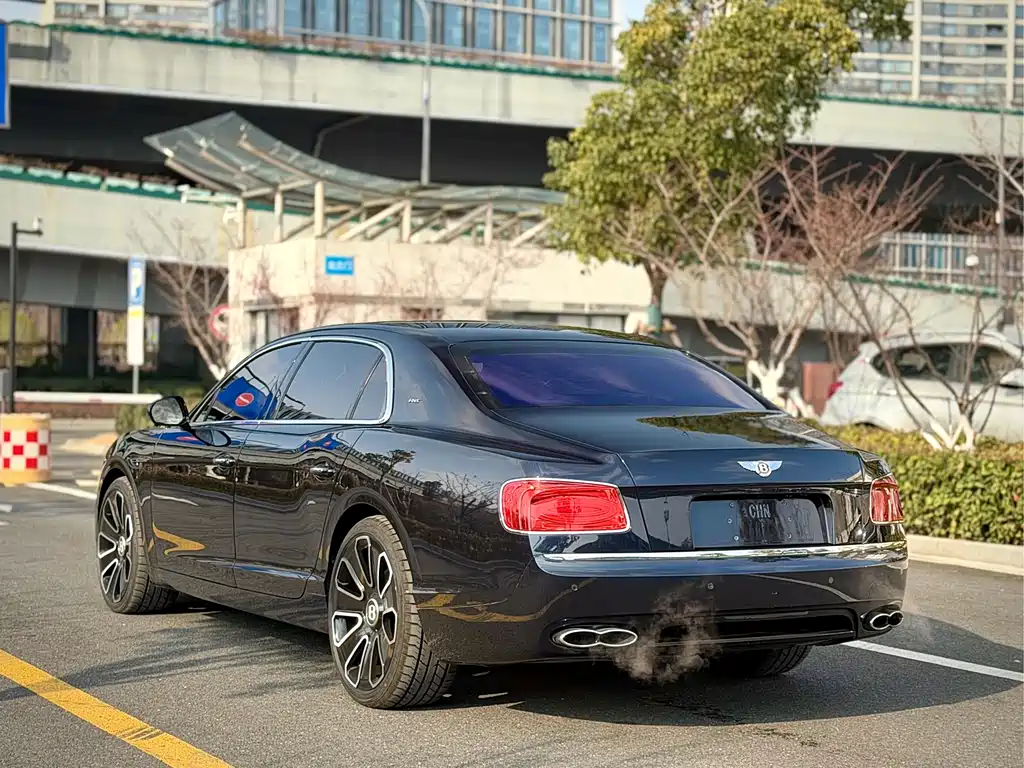 Bentley Flying Spur 2017 — фото 3