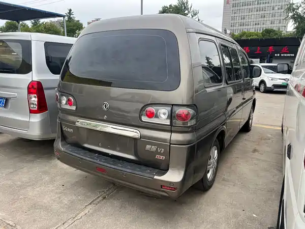 Dongfeng Lingzhi 2015