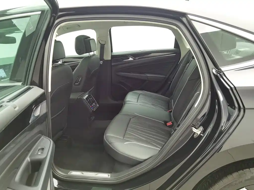 Volkswagen Passat 2023 — фото 15