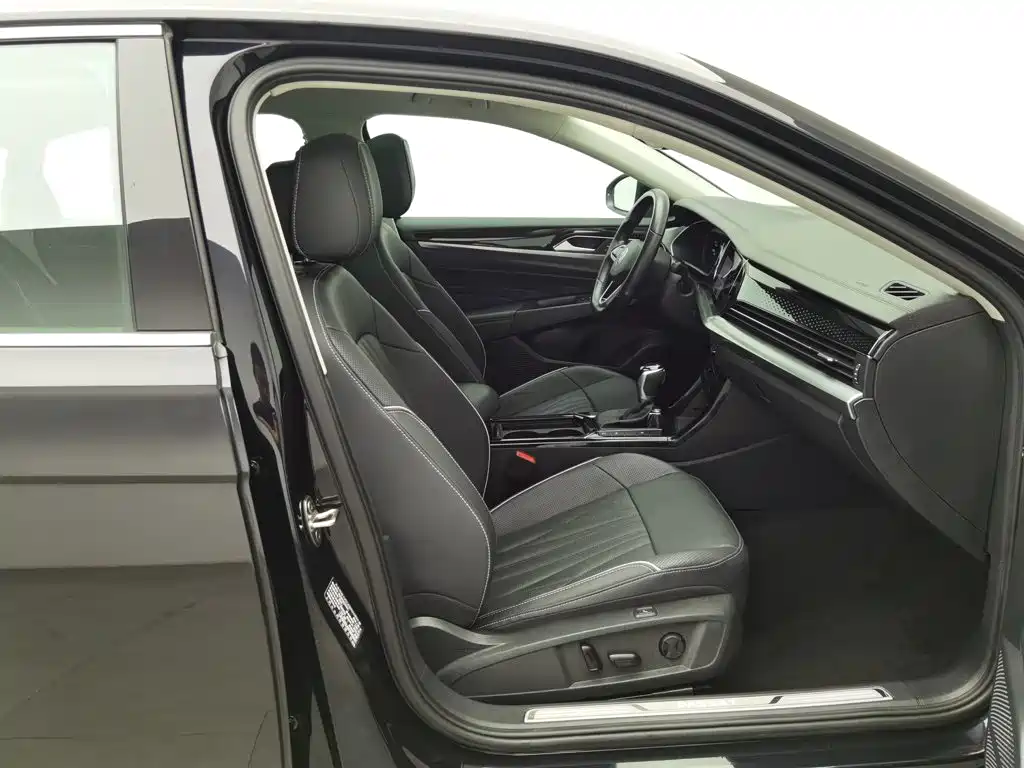 Volkswagen Passat 2023 — фото 23