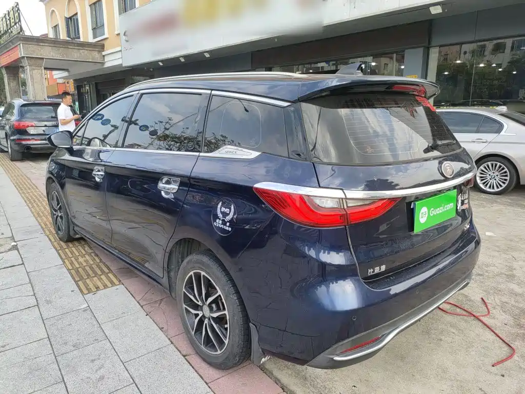 BYD MAX 2018