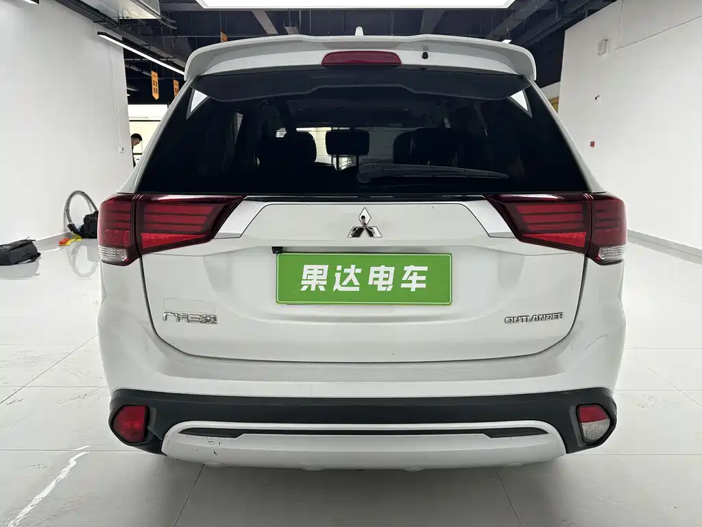 Mitsubishi Outlander 2020 — фото 8