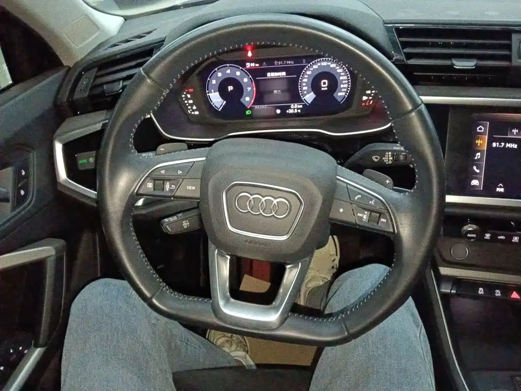 Audi Q3 2021 — фото 11