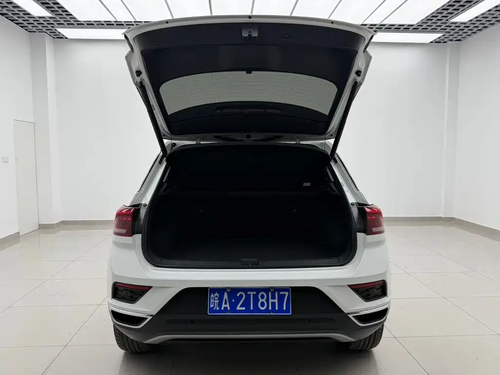 Volkswagen T-Roc 2023 — фото 7