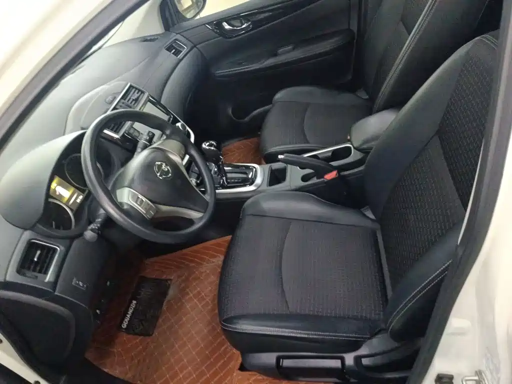 Nissan Tiida 2018 — фото 11