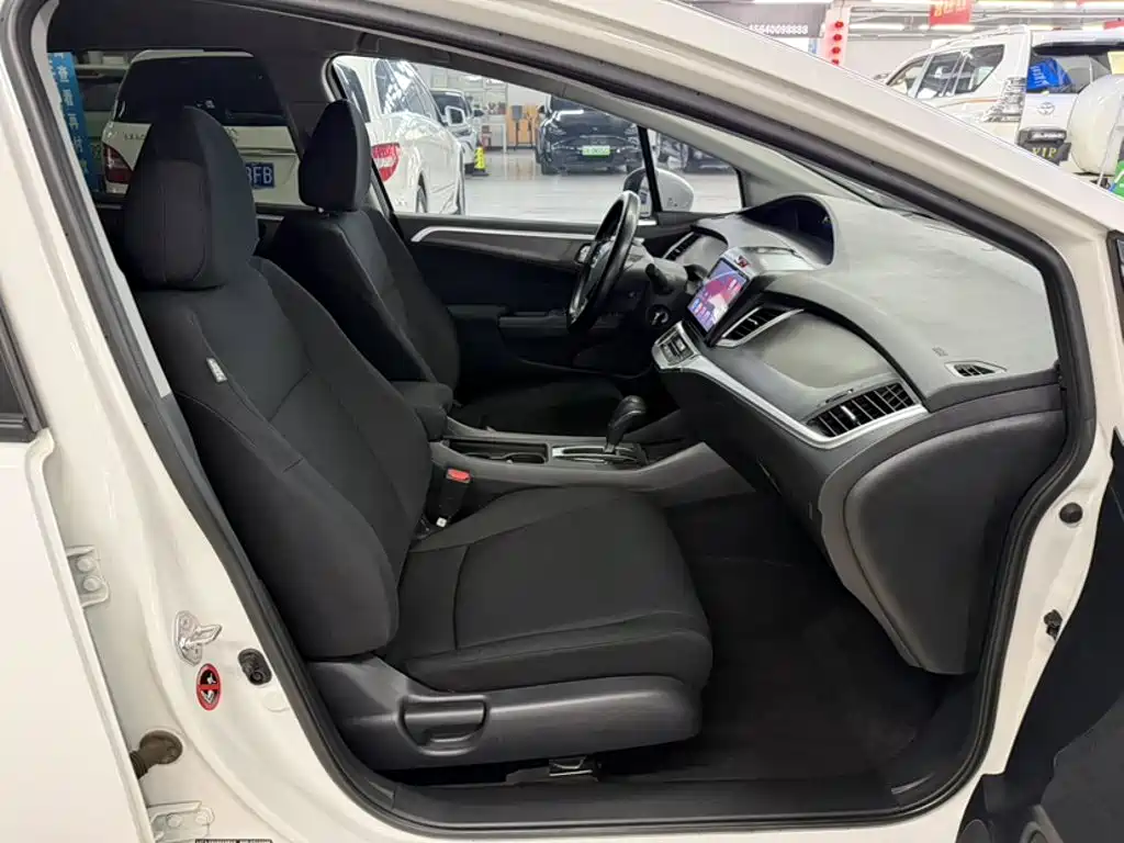 Honda Jade 2018 — фото 24