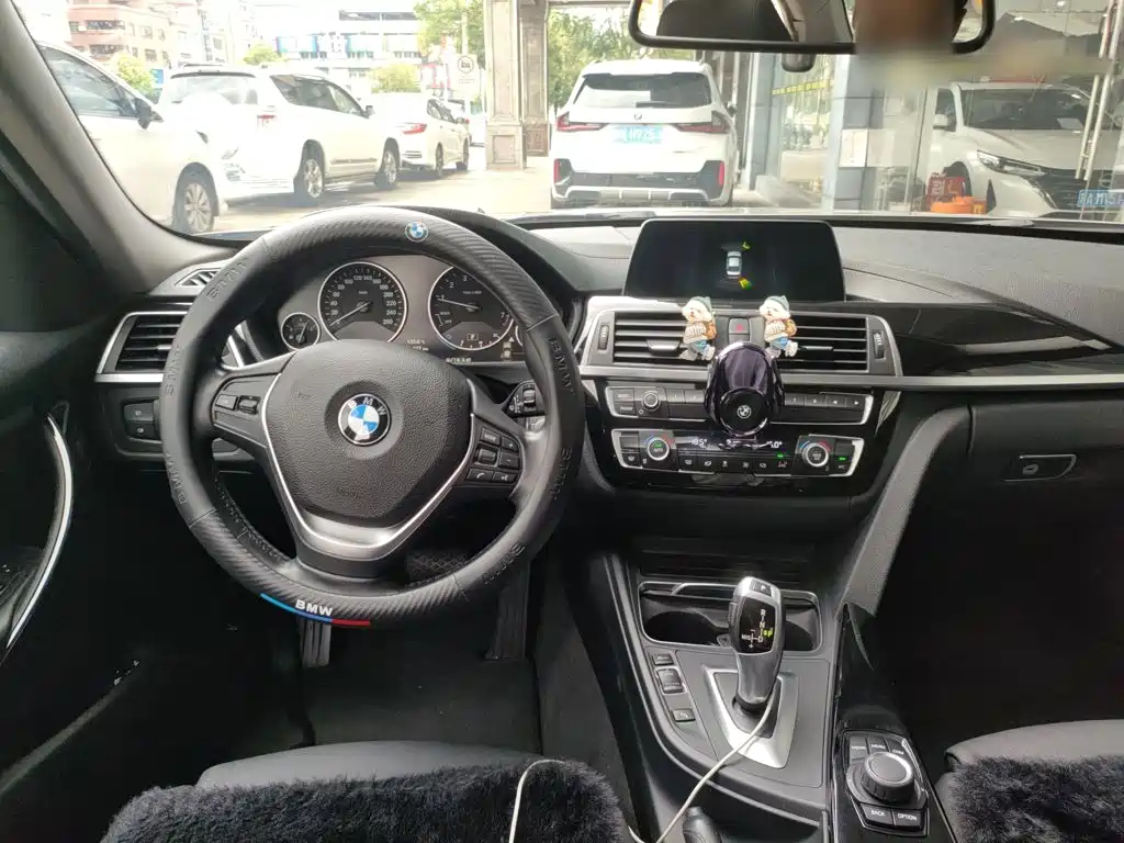 BMW 3 Series 2018 — фото 10