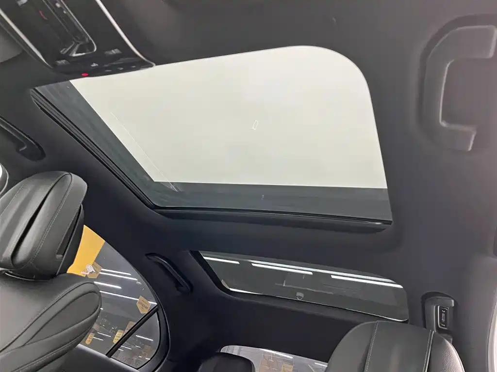 Mercedes-Benz C-Class 2023 — фото 17