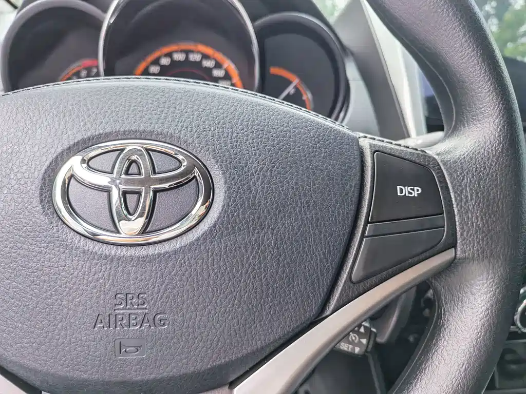 Toyota Yaris L 2023 — фото 14