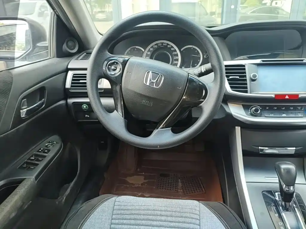 Honda Accord 2014 — фото 11