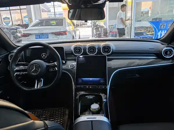 Mercedes-Benz C-Class 2024