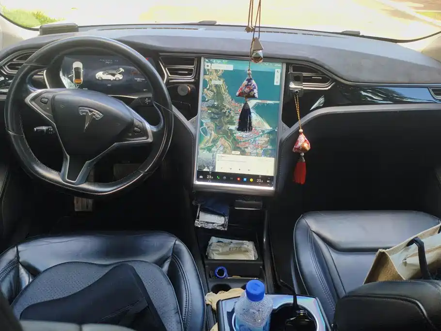 Tesla Model S 2015 — фото 12