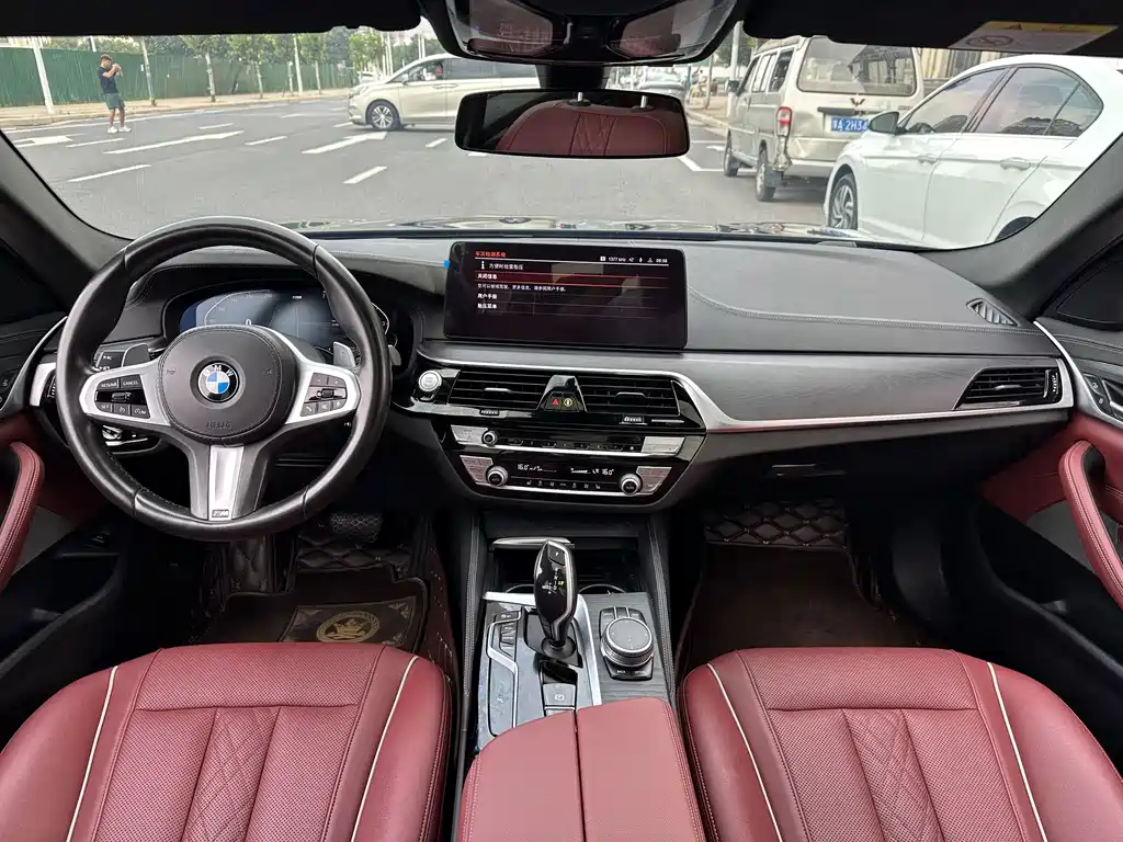 BMW 5 Series 2021 — фото 12