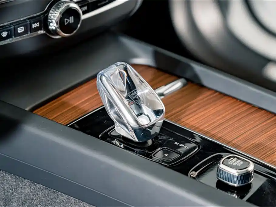 Volvo XC60 PHEV 2025 — фото 18