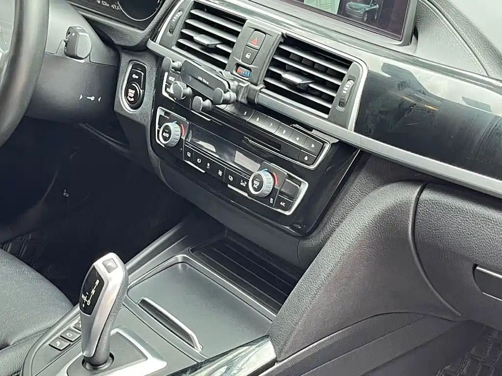 BMW 3 Series GT 2020 — фото 12