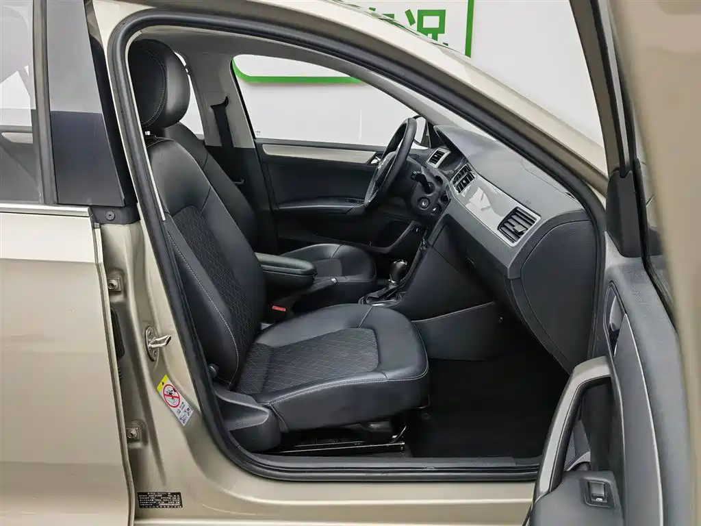 Skoda Rapid 2018 — фото 23