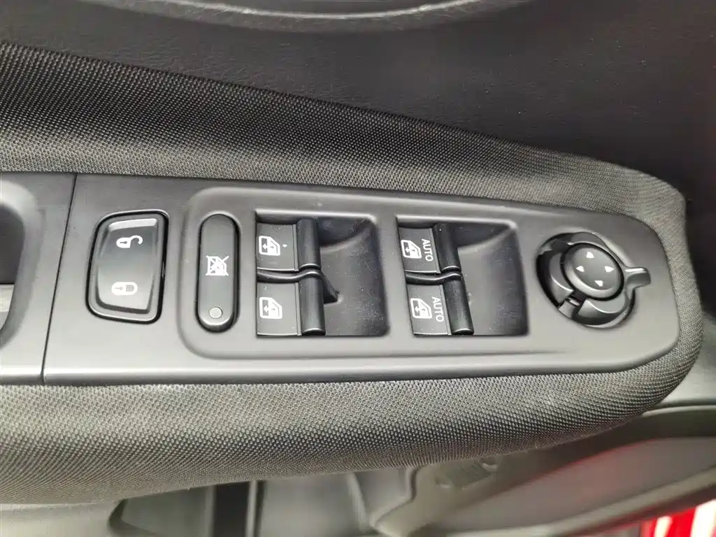 Jeep Renegade 2021 — фото 9