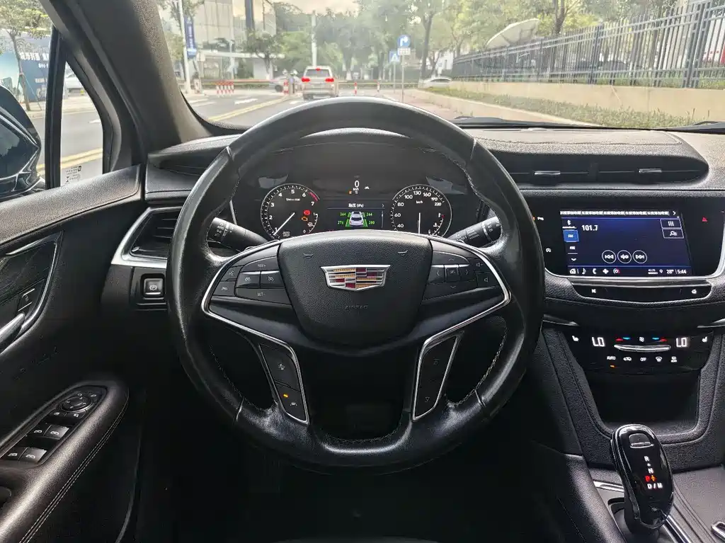 Cadillac XT5 2021 — фото 11