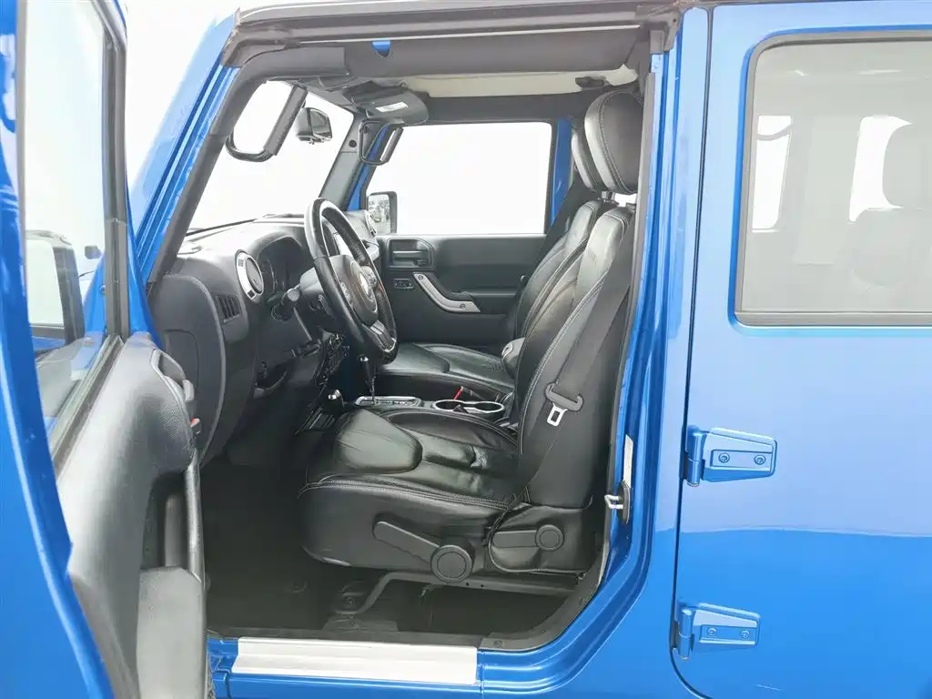 Jeep Wrangler 2016 — фото 10