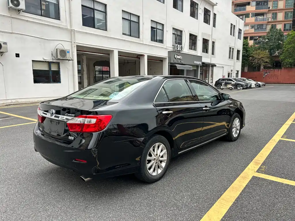 Toyota Camry 2013 — фото 7