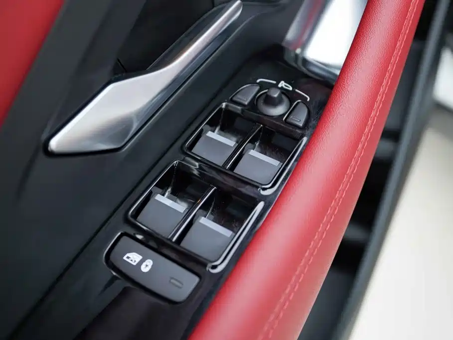 Jaguar E-PACE 2024 — фото 10