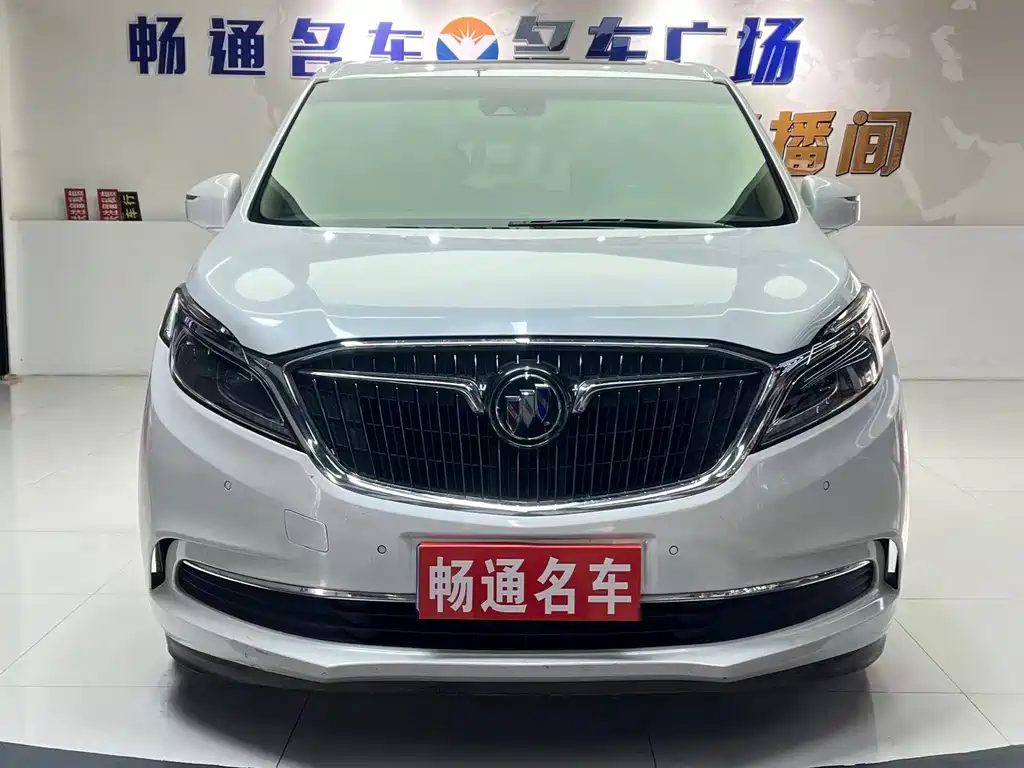 Buick GL8 2018 — фото 1