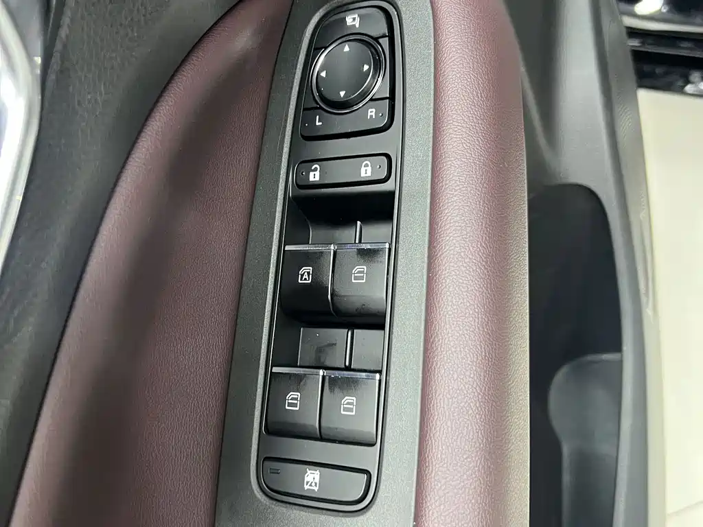 GAC Trumpchi M6 2022 — фото 7