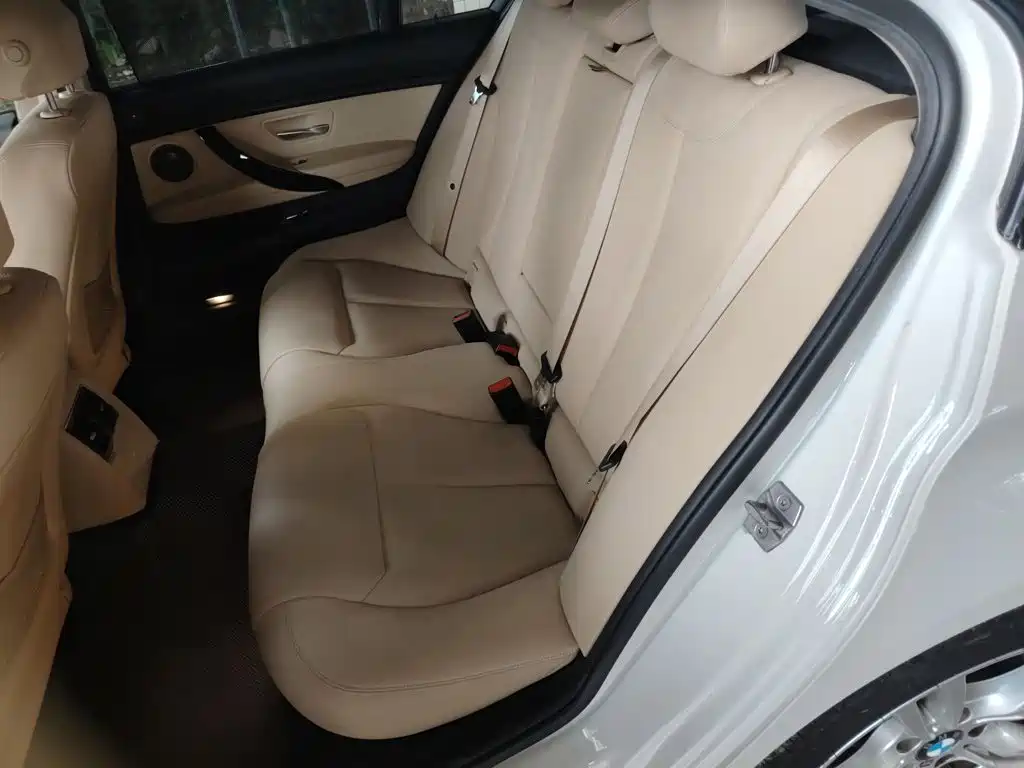 BMW 3 Series 2017 — фото 13