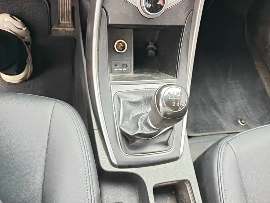 Hyundai Elantra Langdong 2015 — фото 14