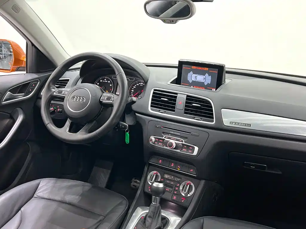 Audi Q3 2015 — фото 14